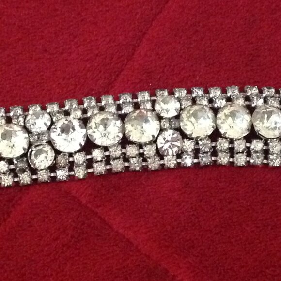 Vintage 1940s Kramer Rhinestone Rhodium-Plated Bracelet - Picture 3 of 6